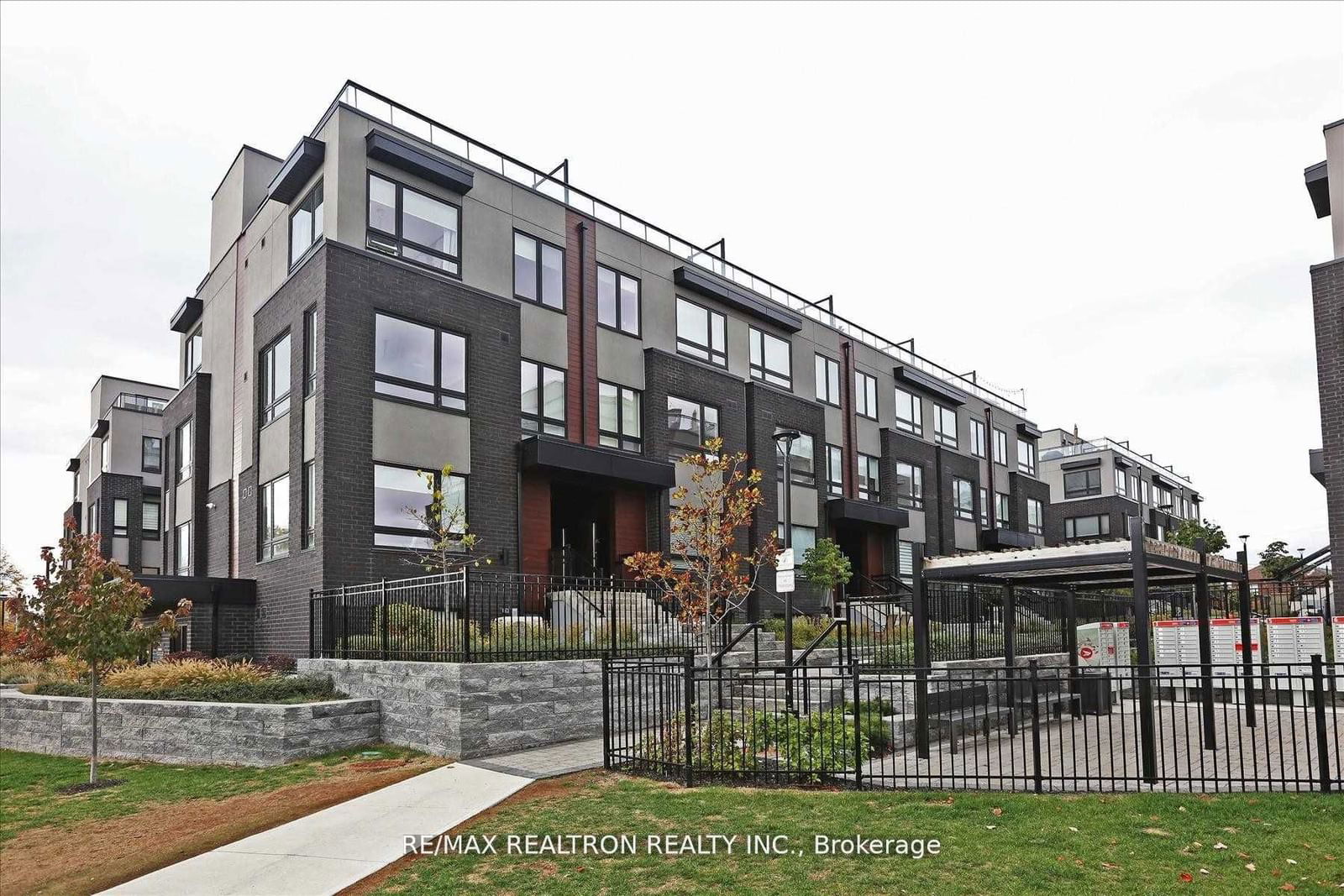 Townhouse for lease at 308-1110 Briar Hill Avenue, Toronto, Briar Hill-Belgravia, M6B 0A9 - MLS: W11935162