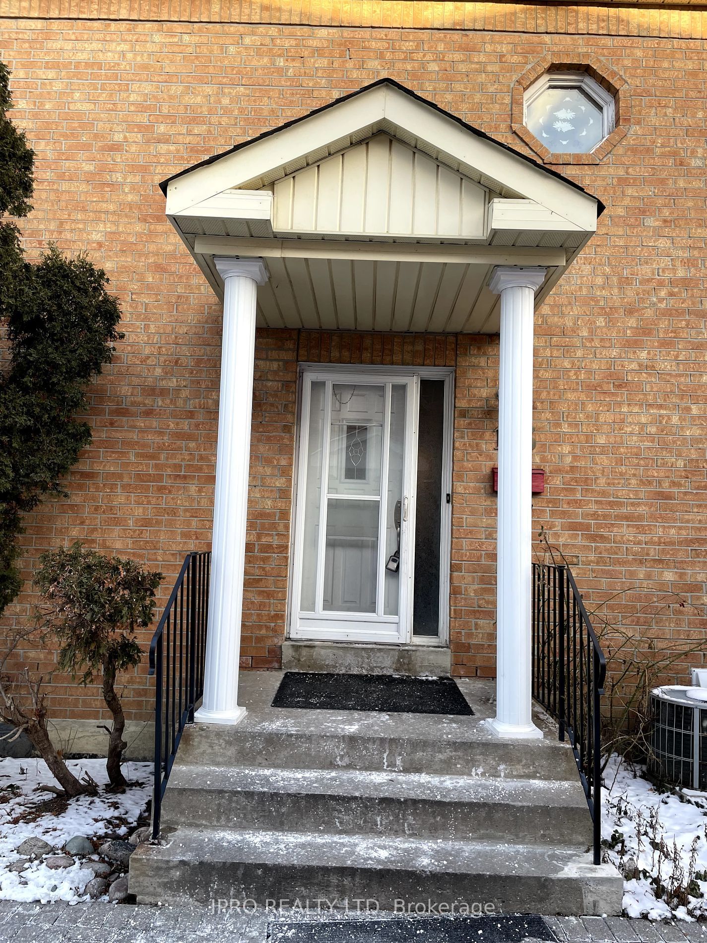 Townhouse for lease at 5-113 Millstone Drive, Brampton, Fletcher's Creek South, L6Y 4P4 - MLS: W11935210