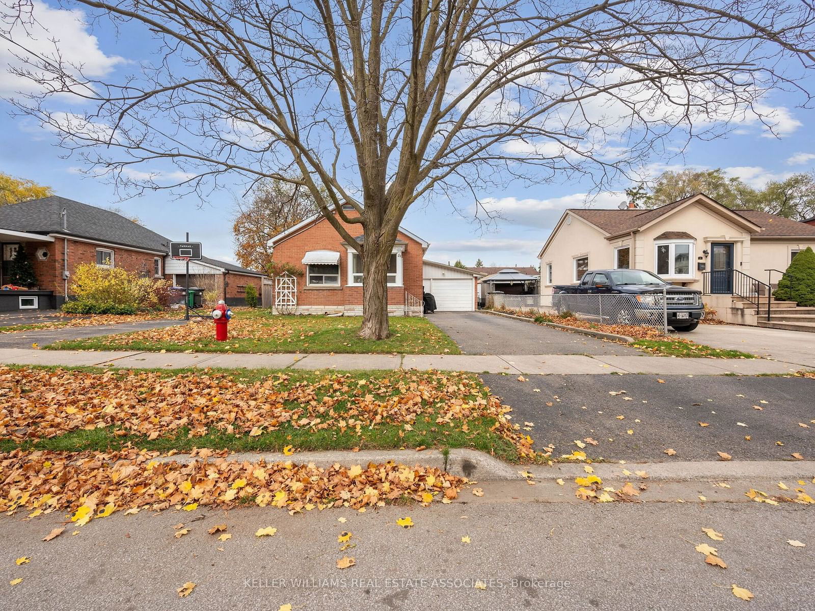 Detached House for sale at 54 Woodward Avenue, Brampton, Brampton North, L6V 1K4 - MLS: W11935429