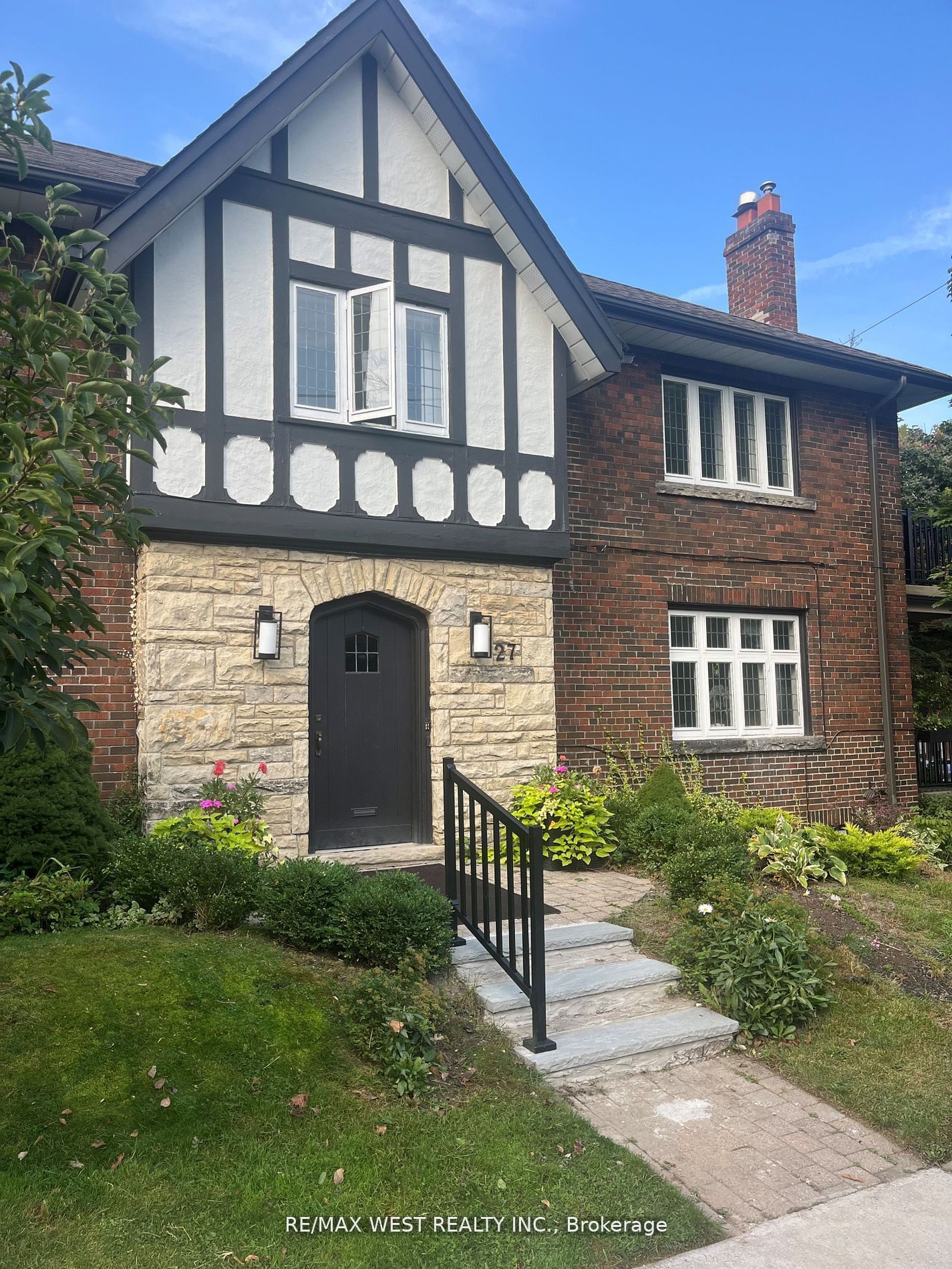 Building at 27 Oakview Avenue, Toronto, High Park North