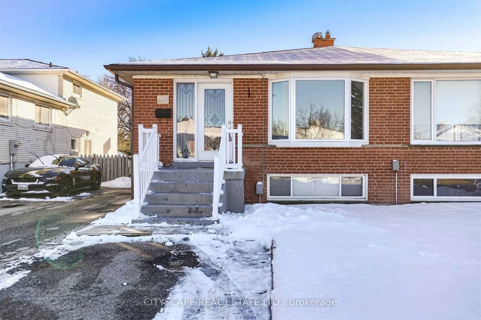 Semi-Detached House for lease at Upper-1166 Shadeland Drive, Mississauga, Erindale, L5C 1P3 - MLS: W11935523