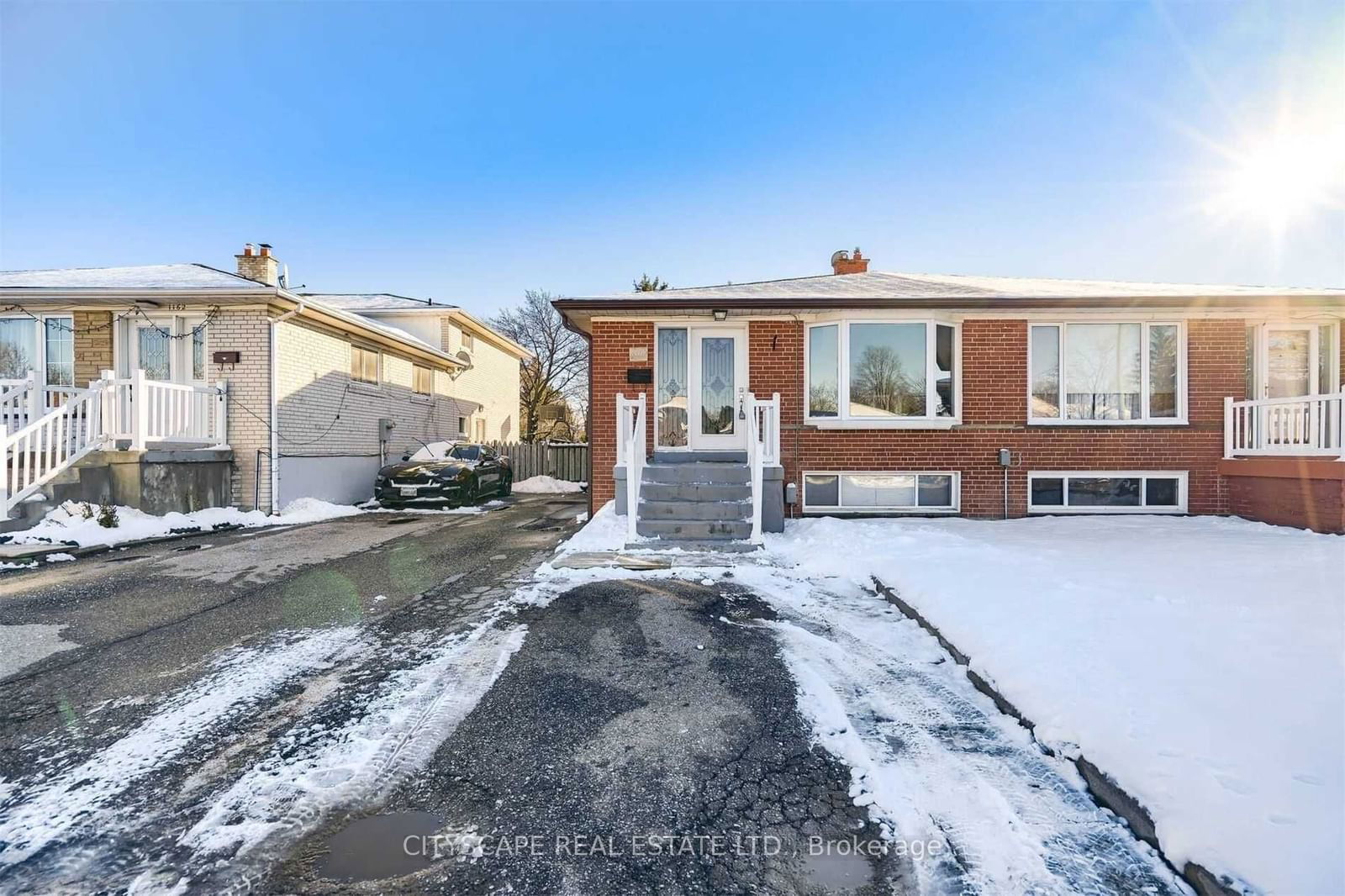 Semi-Detached House for lease at Upper-1166 Shadeland Drive, Mississauga, Erindale, L5C 1P3 - MLS: W11935523