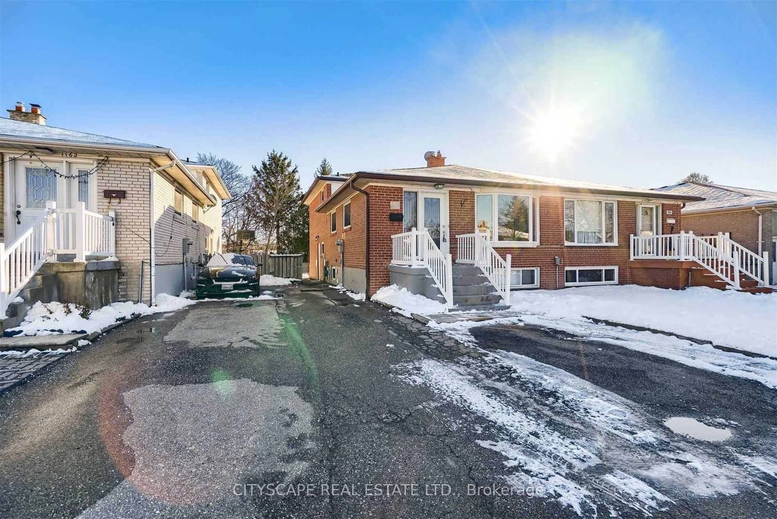 Semi-Detached House for lease at Upper-1166 Shadeland Drive, Mississauga, Erindale, L5C 1P3 - MLS: W11935523