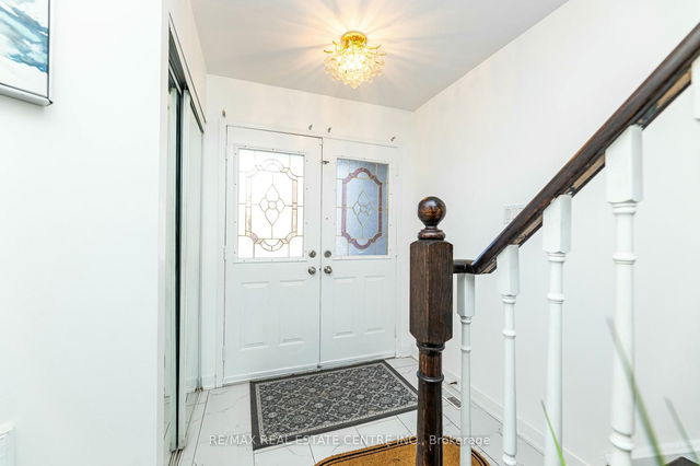 43 Goldenlight Circle