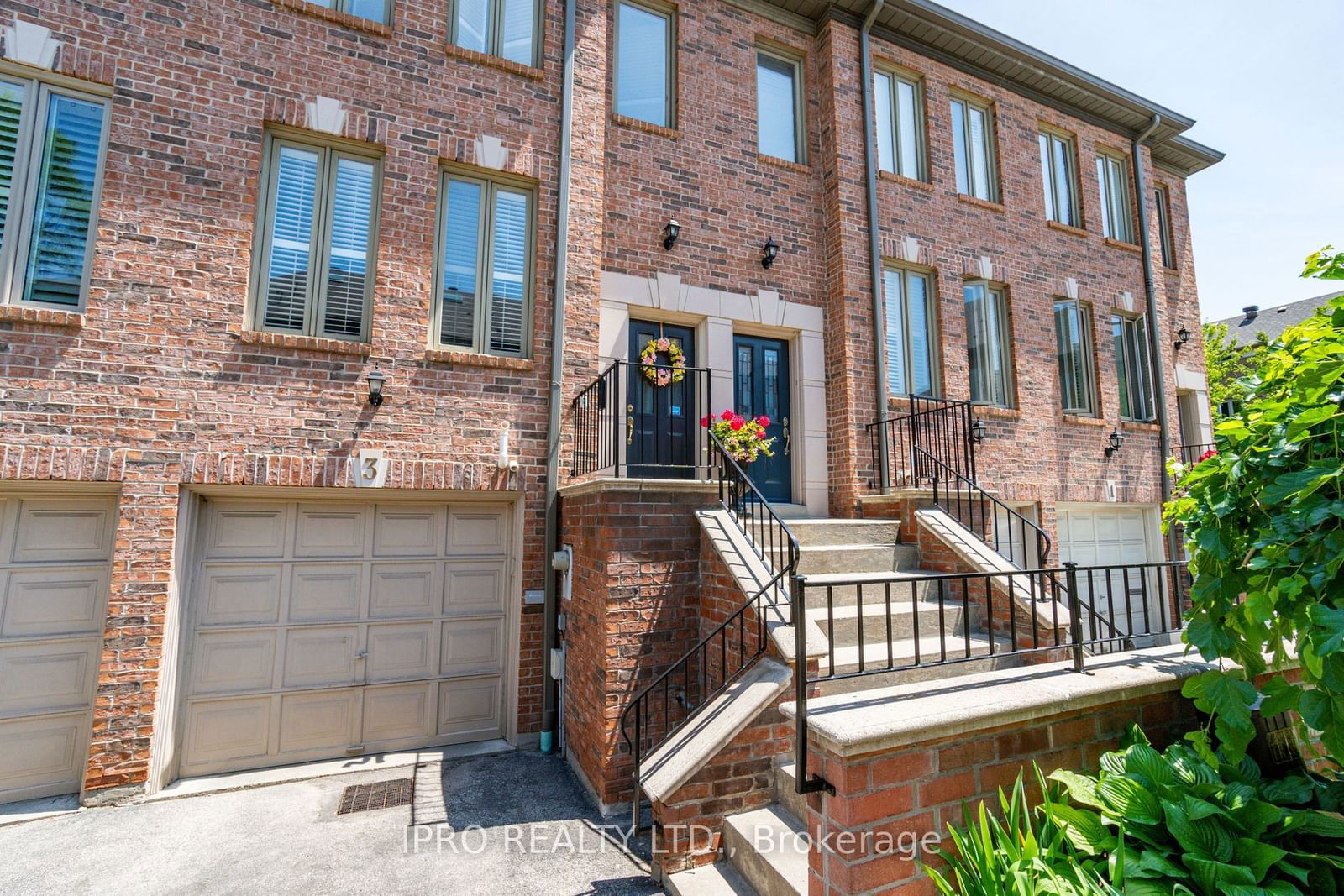 Townhouse leased at 3-155 Grand Avenue, Toronto, Stonegate-Queensway, M8Y 3Y4 - MLS: W11935612