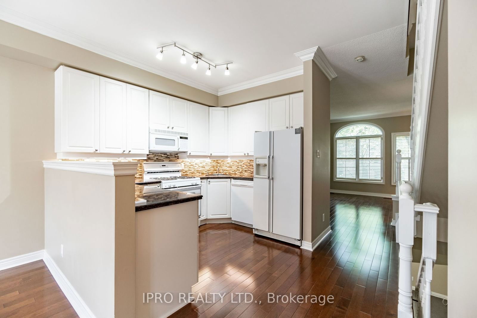 Townhouse leased at 3-155 Grand Avenue, Toronto, Stonegate-Queensway, M8Y 3Y4 - MLS: W11935612