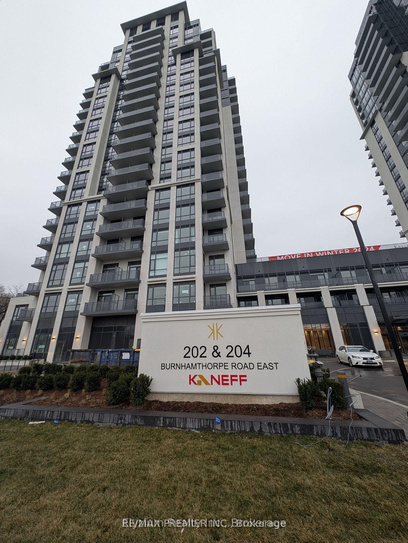 Condo for lease at 803-204 Burnhamthorpe Road, Mississauga, Mississauga Valleys, L5A 0B3 - MLS: W11935654