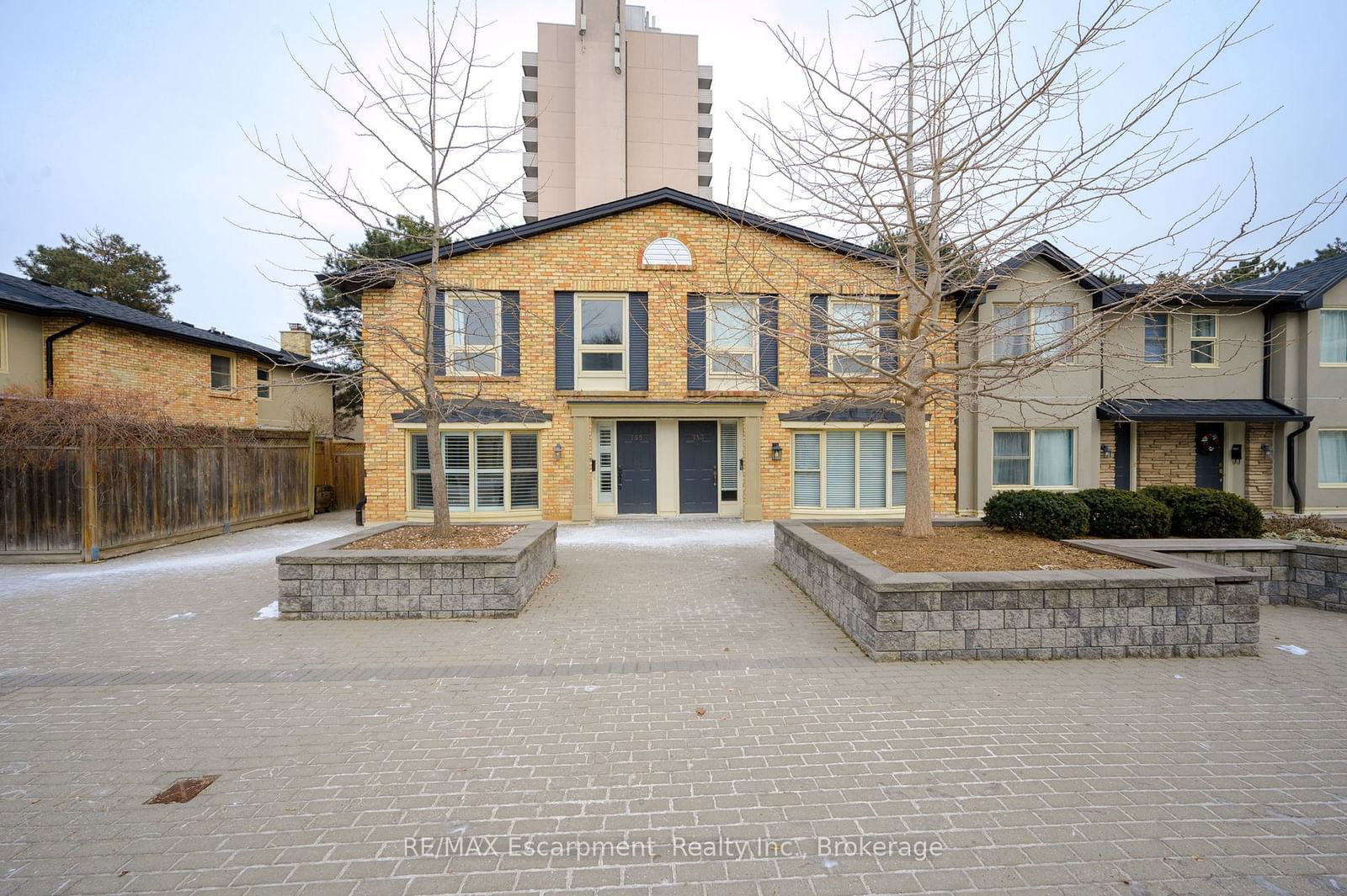 Townhouse sold at 755 Hyde Road, Burlington, Brant, L7S 1S6 - MLS: W11935678