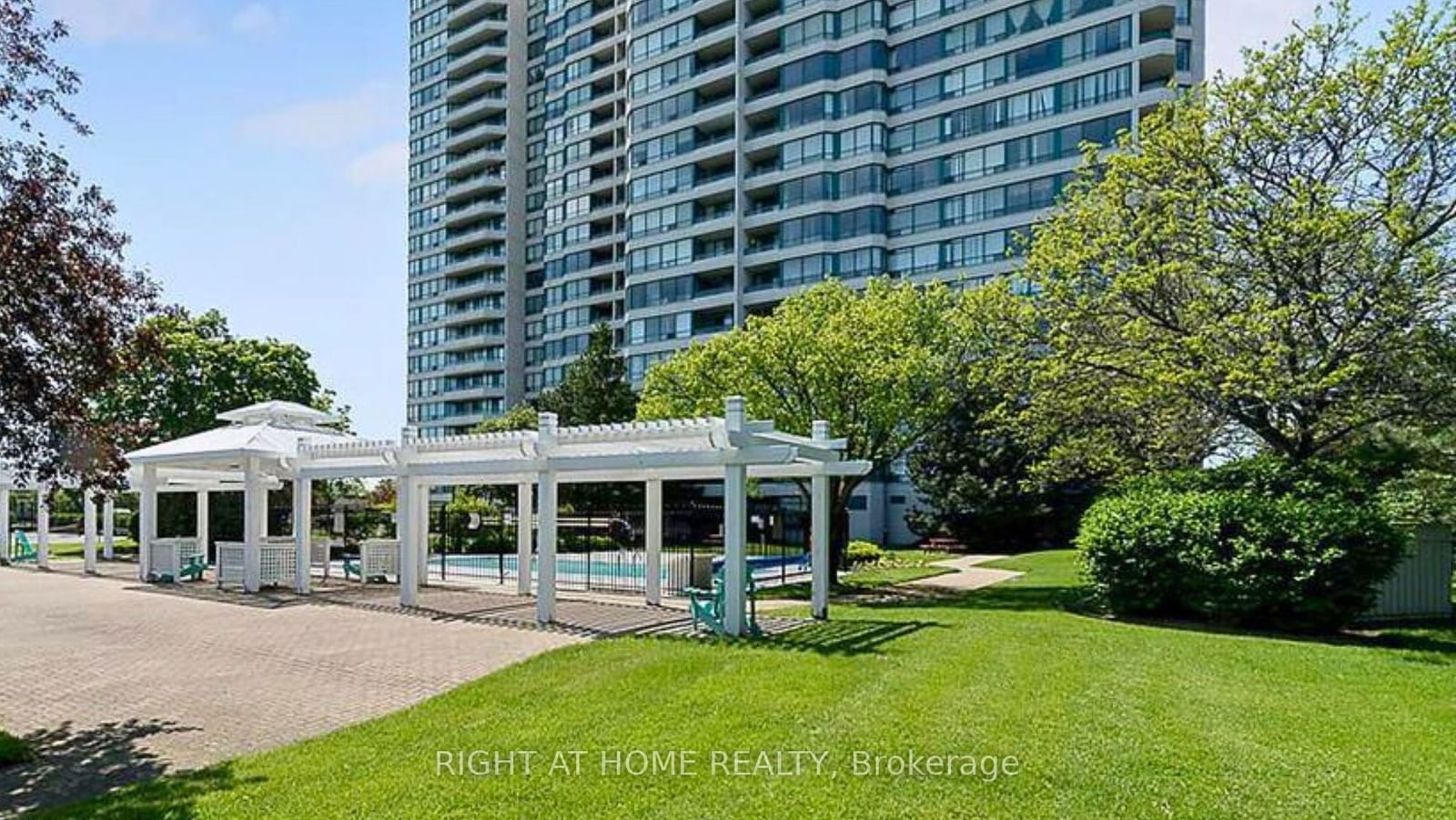 Condo leased at 914-550 Webb Drive, Mississauga, City Centre, L5B 3Y4 - MLS: W11935915