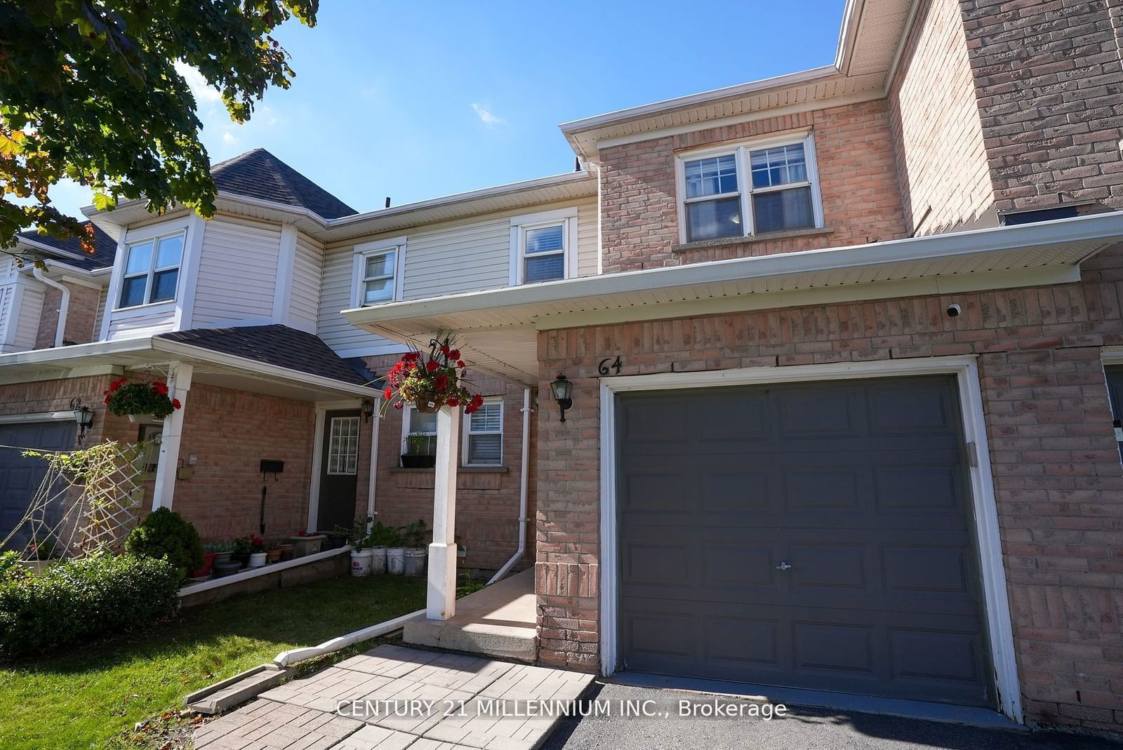 Townhouse sold at 37-64 Brisbane Court, Brampton, Sandringham-Wellington, L6R 1V4 - MLS: W11936059