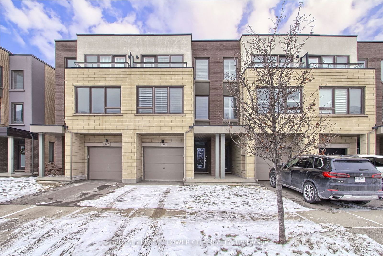 Townhouse for lease at 189 Sabina Drive, Oakville, Rural Oakville, L6H 0L4 - MLS: W11936086