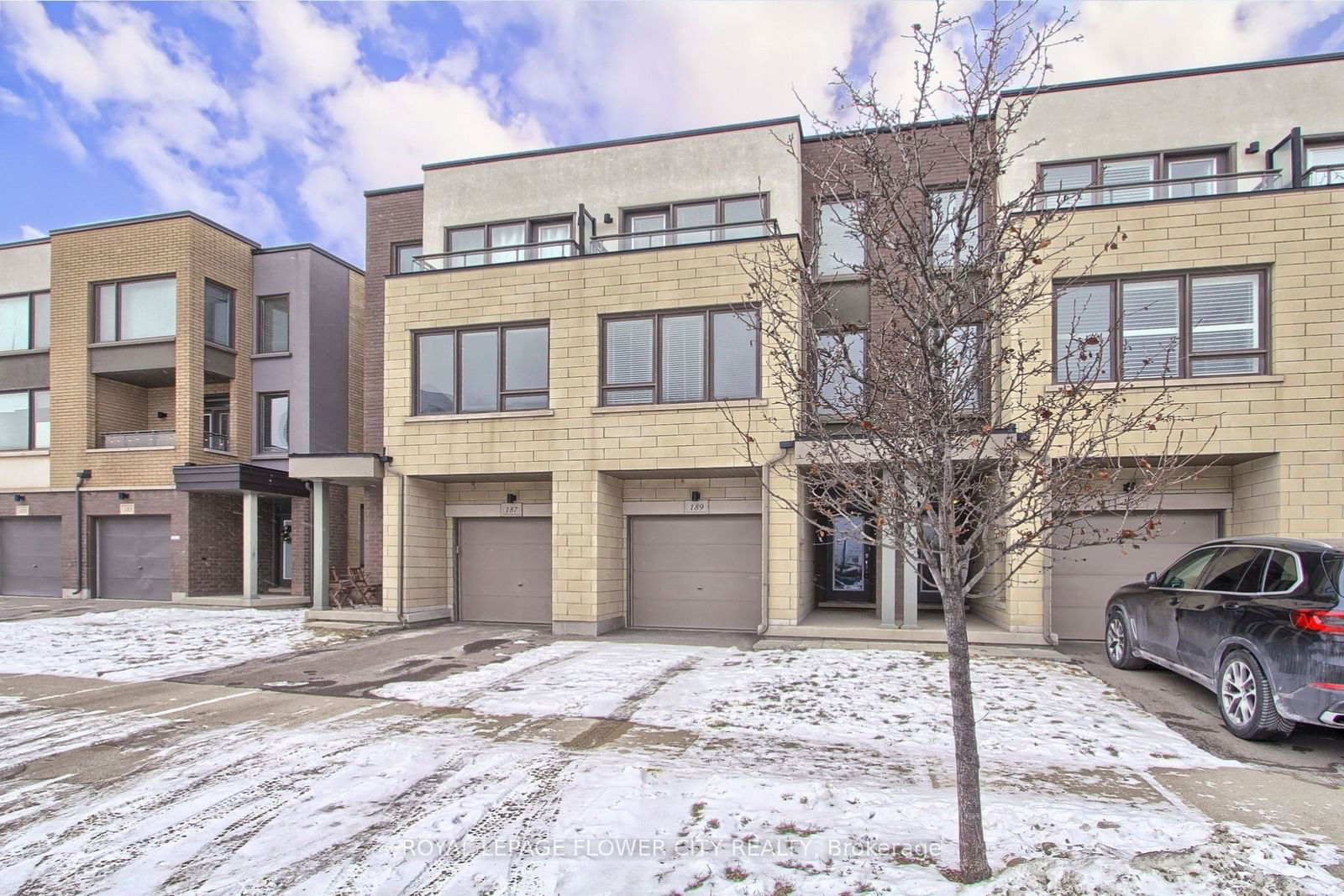 Townhouse for lease at 189 Sabina Drive, Oakville, Rural Oakville, L6H 0L4 - MLS: W11936086