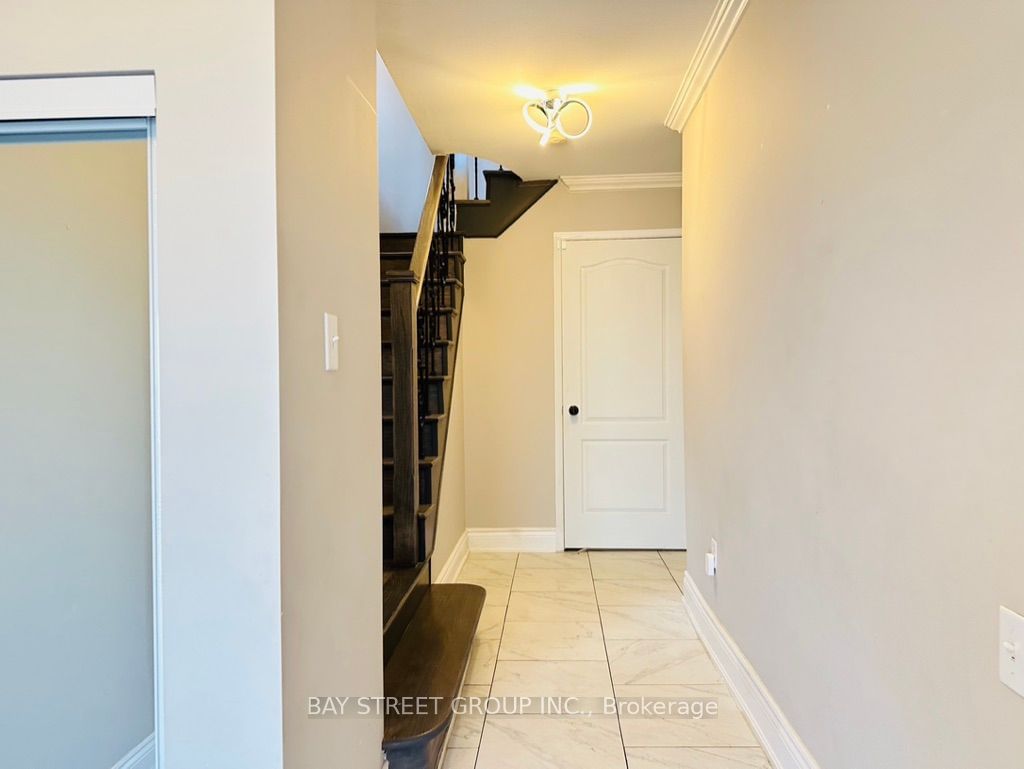 Semi-Detached House for lease at Main-4948 Southampton Drive, Mississauga, Churchill Meadows, L5M 7P9 - MLS: W11936109