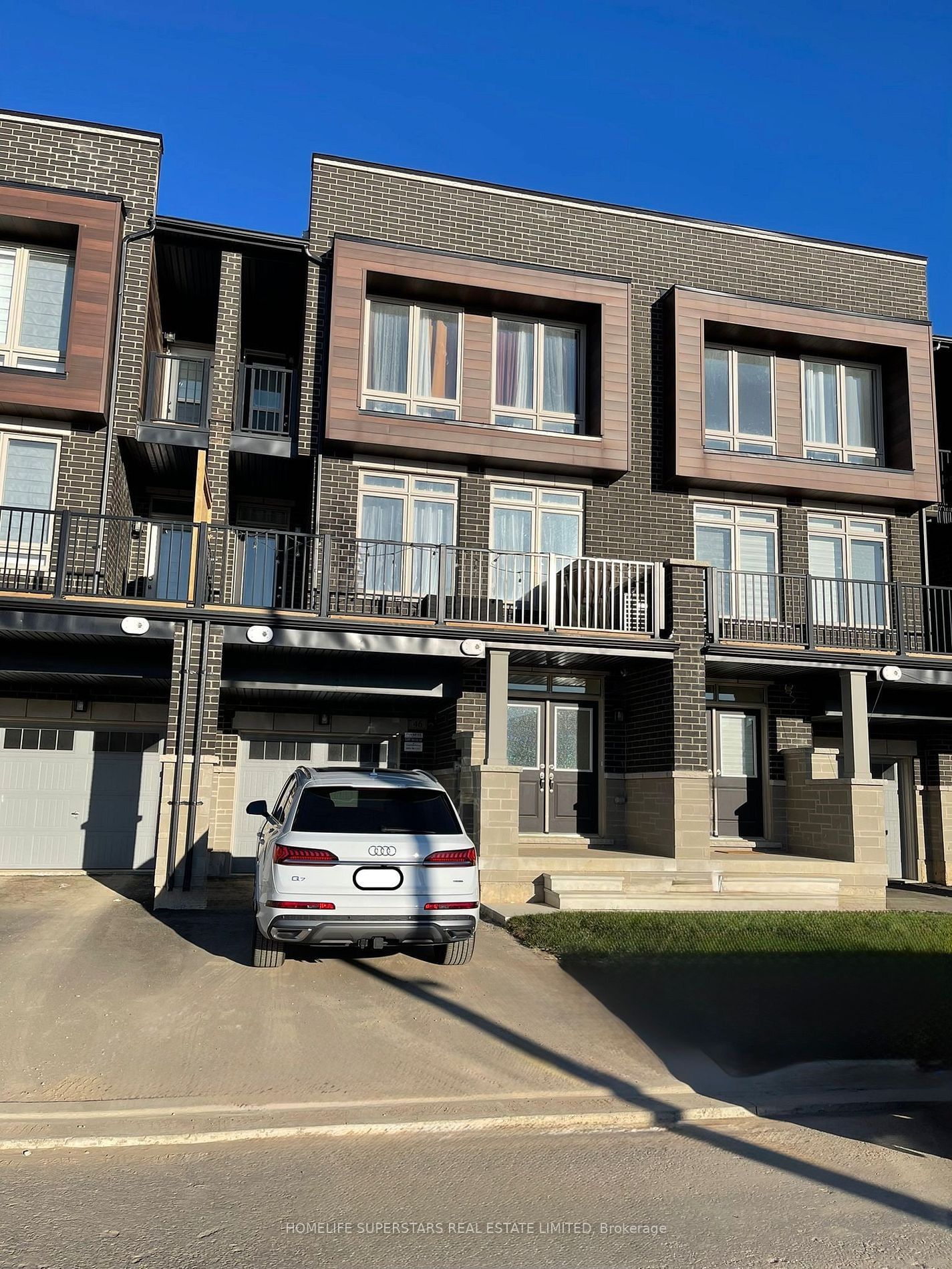 Townhouse for sale at 46 Donald Ficht Crescent, Brampton, Brampton North, L7A 5H6 - MLS: W11936187