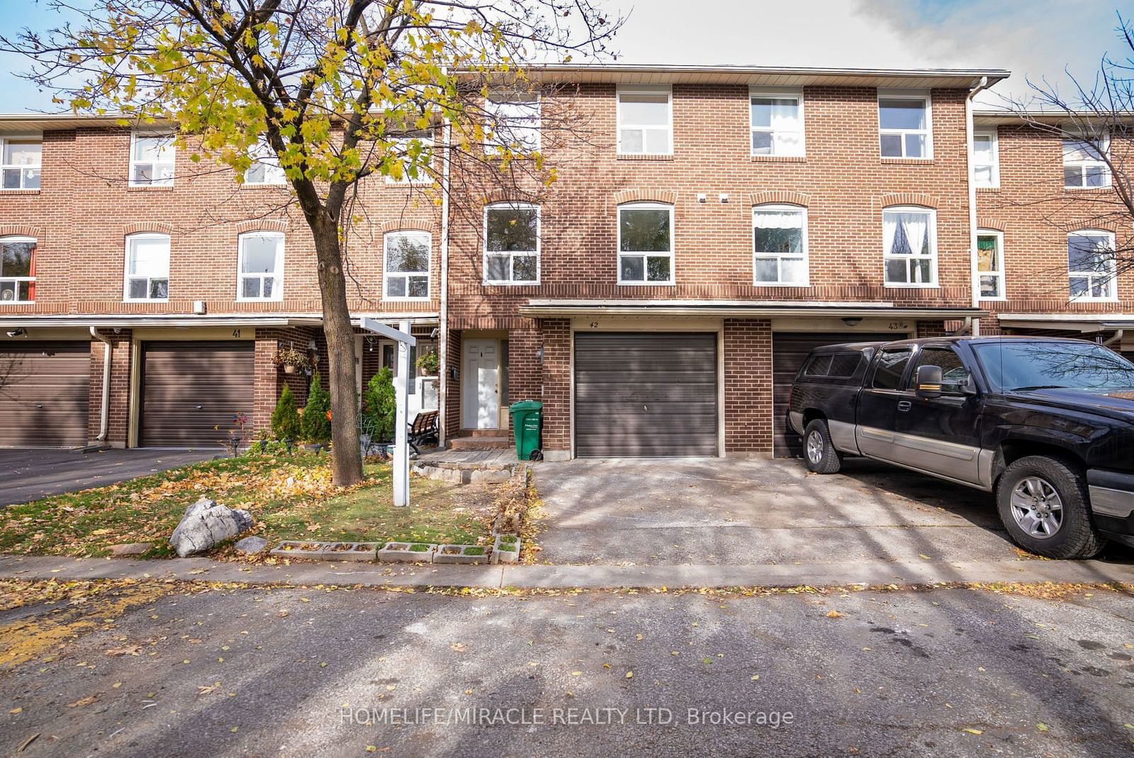 Townhouse for sale at 42 Eden Park Drive, Brampton, Southgate, L6T 3A5 - MLS: W11936261