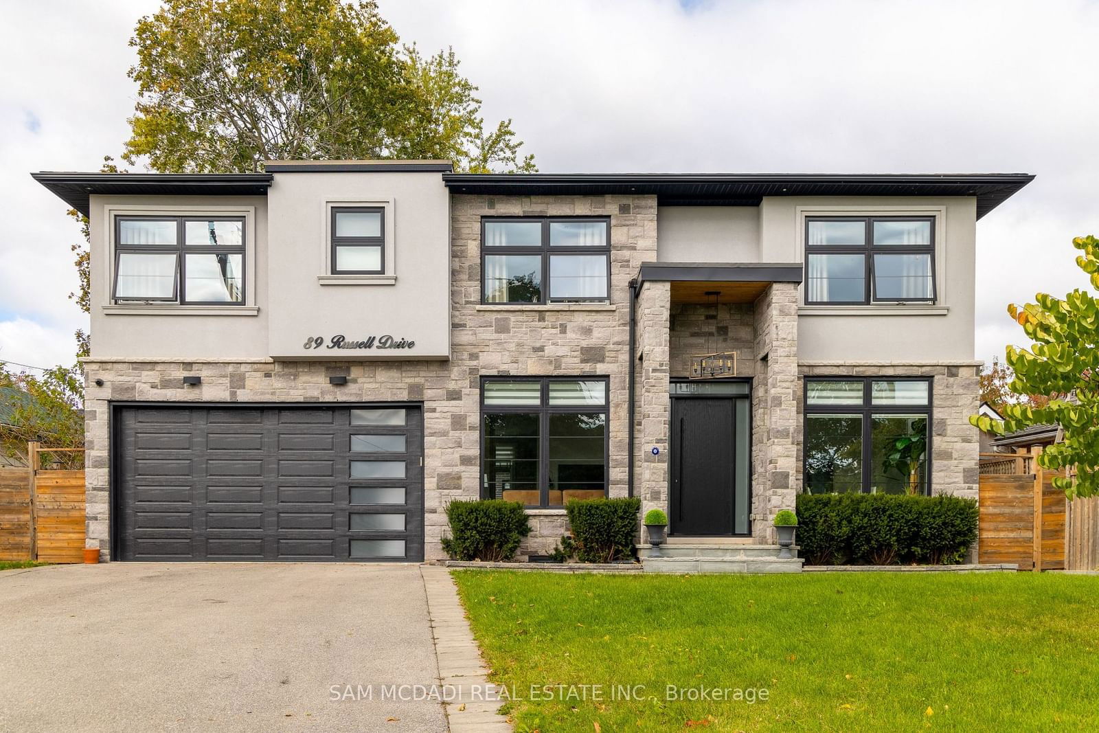 Detached House for sale at 89 Russell Drive, Oakville, College Park, L6H 1L4 - MLS: W11936322