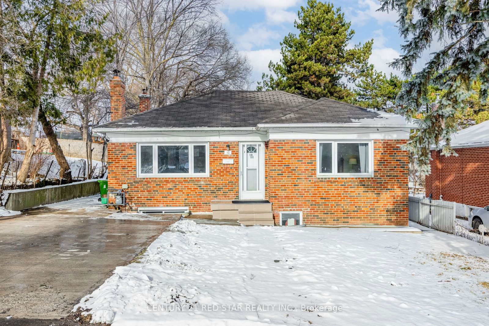 Detached House for lease at 10 Beattie Avenue, Toronto, Elms-Old Rexdale, M9W 2M3 - MLS: W11936492