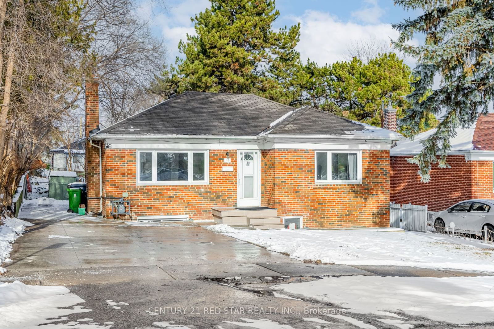 Detached House for lease at 10 Beattie Avenue, Toronto, Elms-Old Rexdale, M9W 2M3 - MLS: W11936492