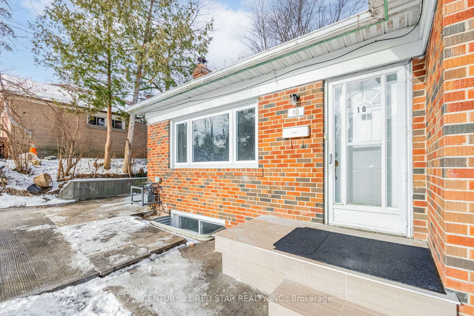 Detached House for lease at 10 Beattie Avenue, Toronto, Elms-Old Rexdale, M9W 2M3 - MLS: W11936492