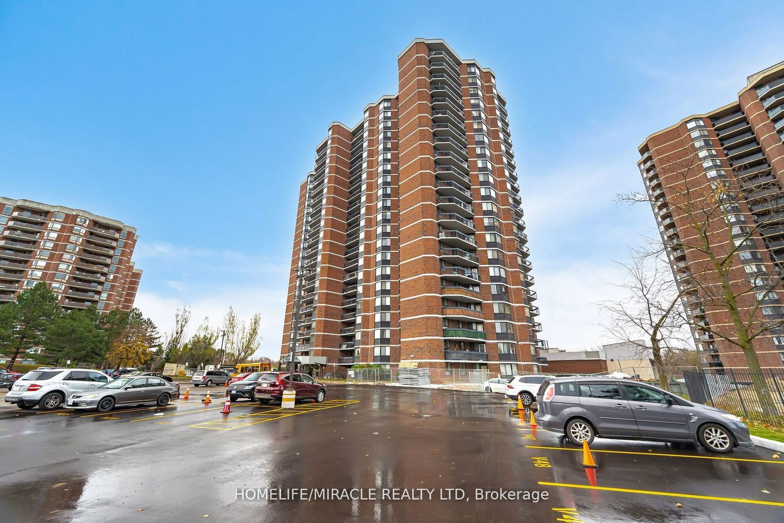 Condo for sale at 1403-236 Albion Road, Toronto, Elms-Old Rexdale, M9W 6A6 - MLS: W11936556