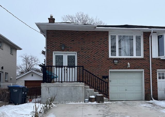 Semi-Detached House for sale at B - 17 Hillcrest Avenue, Brampton, Queen Street Corridor, L6W 1Y7 - MLS: W11936630