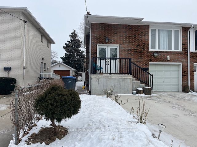 Semi-Detached House for sale at B - 17 Hillcrest Avenue, Brampton, Queen Street Corridor, L6W 1Y7 - MLS: W11936630