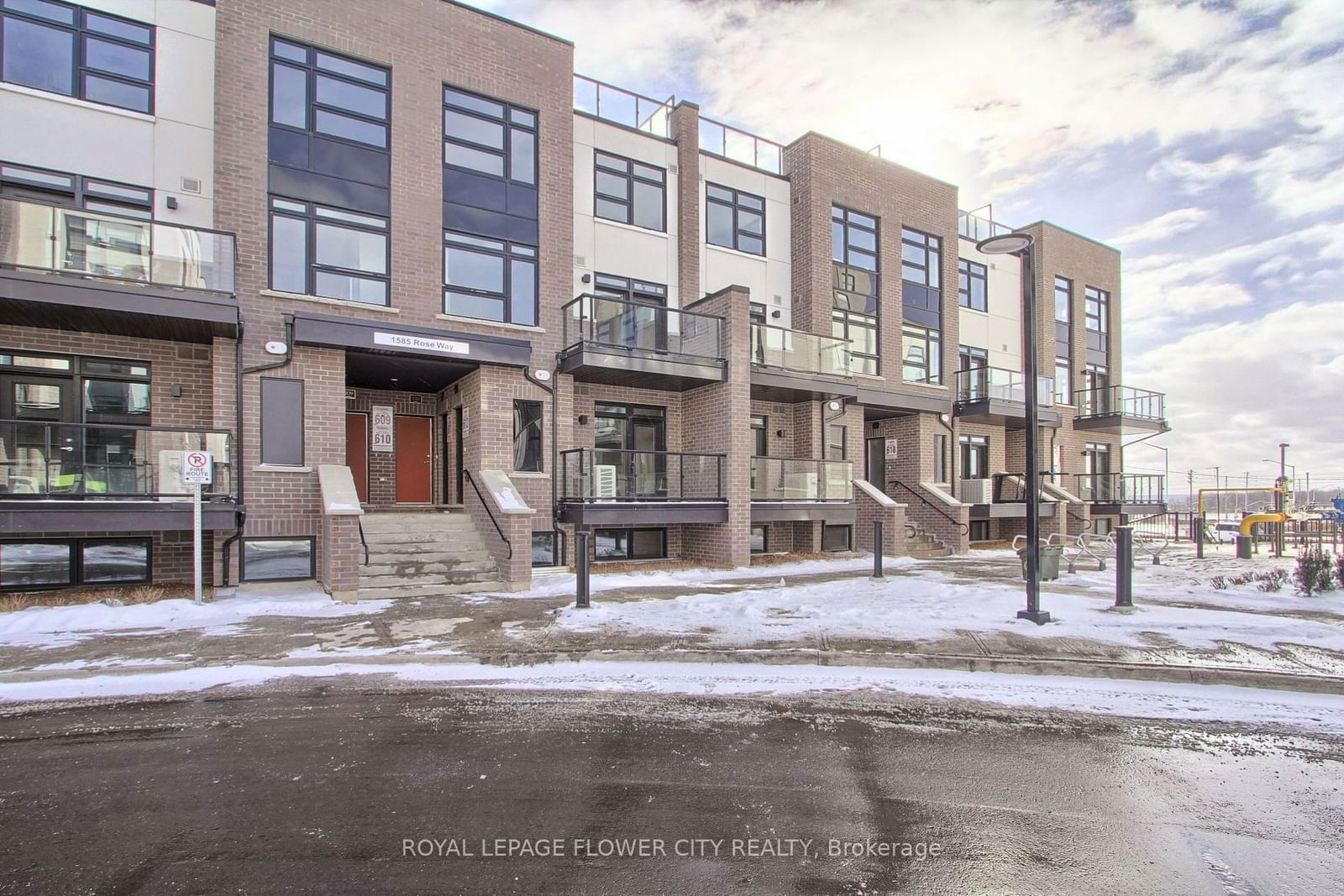 Townhouse for lease at 112-1585 Rose Way, Milton, Cobban, L9E 1N4 - MLS: W11936655