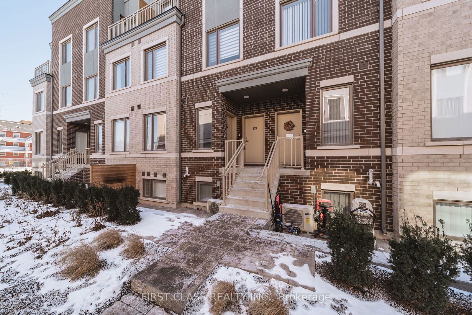 Townhouse for sale at 197-10 Lloyd Janes Lane, Toronto, New Toronto, M8V 0J7 - MLS: W11936832