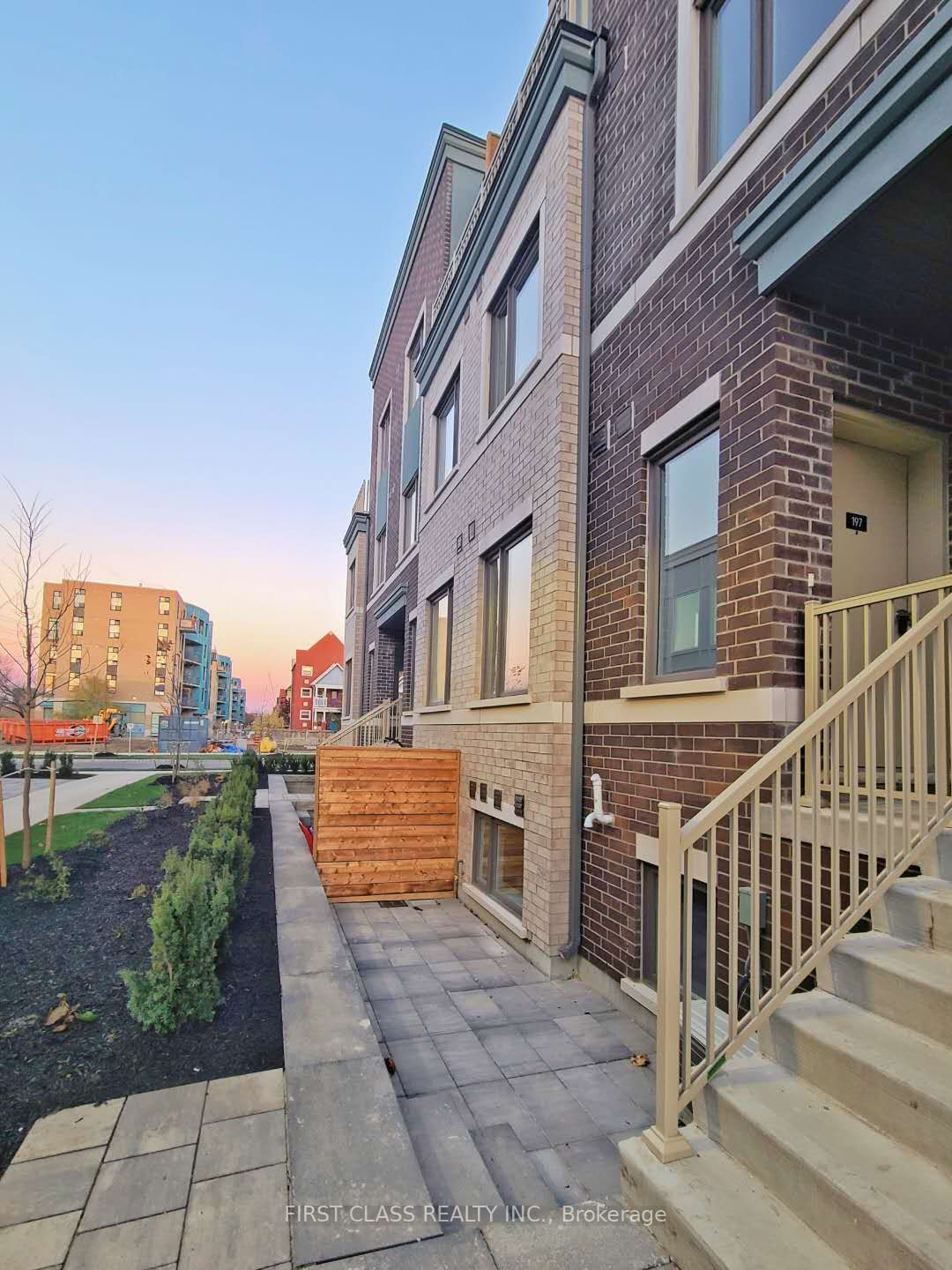 Townhouse for lease at 197-10 Lloyd Janes Lane, Toronto, New Toronto, M8V 0J7 - MLS: W11936836