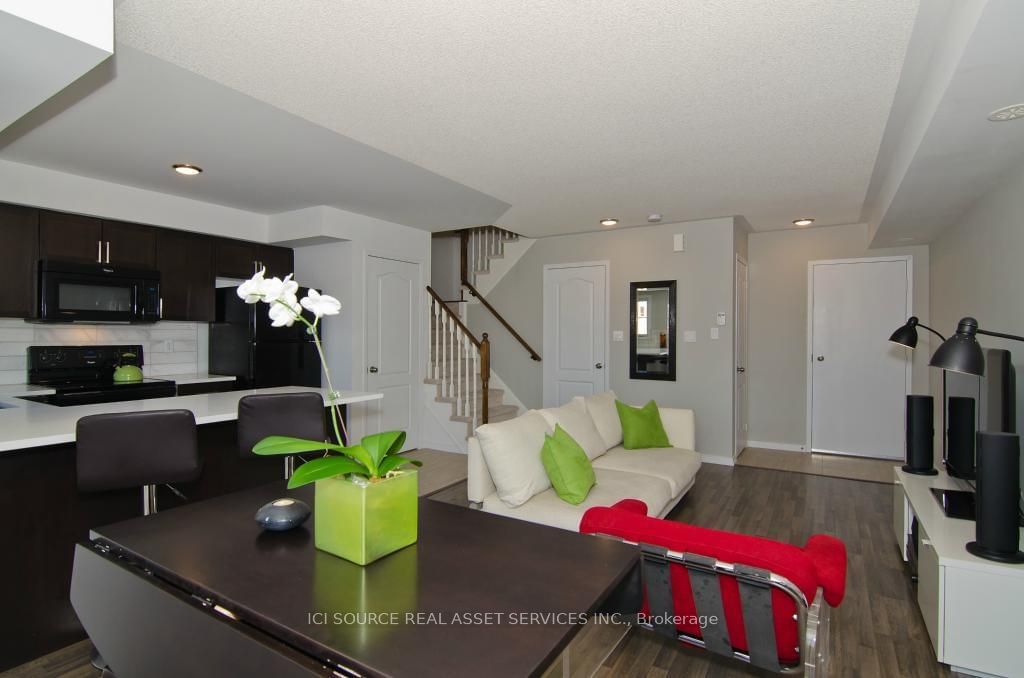 Townhouse for lease at 17-39 Hays Boulevard, Oakville, Uptown Core, L6H 0J1 - MLS: W11936905