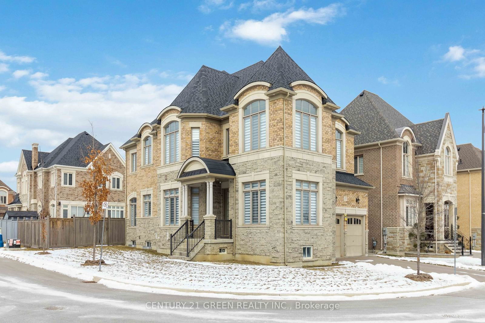 Detached House for sale at 13 Foothills Crescent, Brampton, Toronto Gore Rural Estate, L6P 4G9 - MLS: W11937162