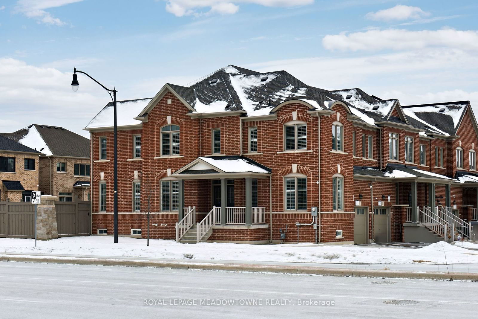 Townhouse sold at 1 Brushwood Drive, Brampton, Bram West, L6Y 6G5 - MLS: W11937209