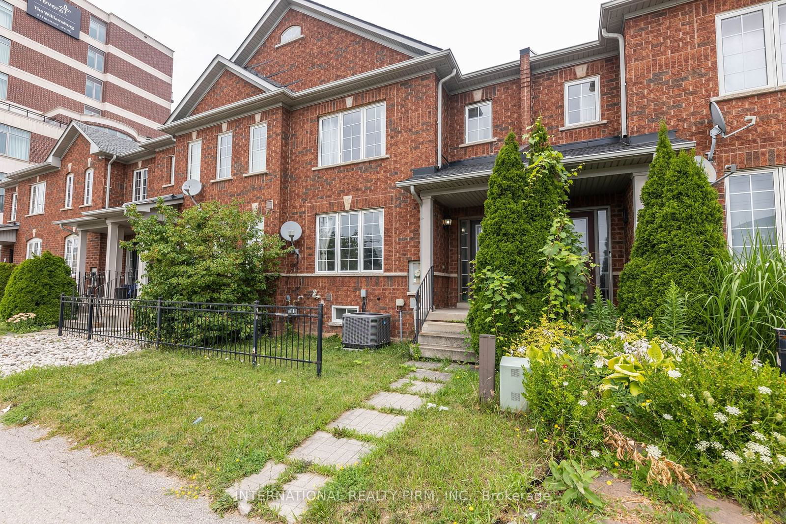 Townhouse for sale at 1855 Appleby Line, Burlington, Appleby, L7L 7M1 - MLS: W11937254