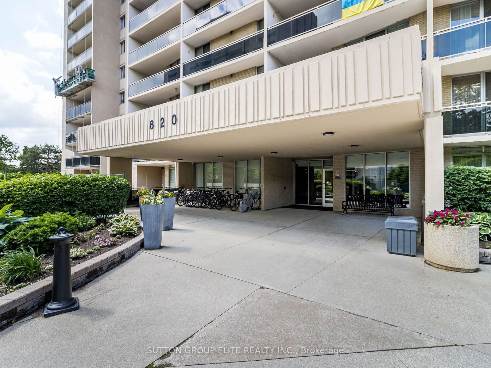 Condo for sale at 1605-820 Burnhamthorpe Road, Toronto, Markland Wood, M9C 4W2 - MLS: W11937372