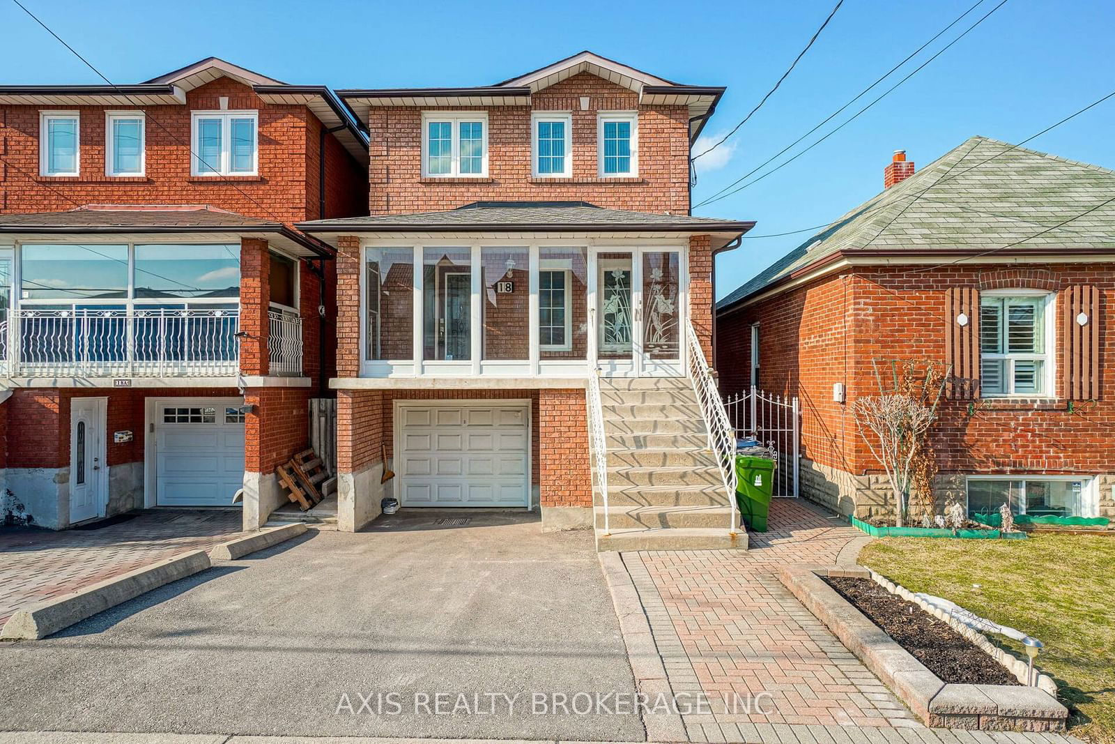 Detached House leased at 18 Maple Bush Avenue, Toronto, Humberlea-Pelmo Park W4, M9N 1S6 - MLS: W11937381