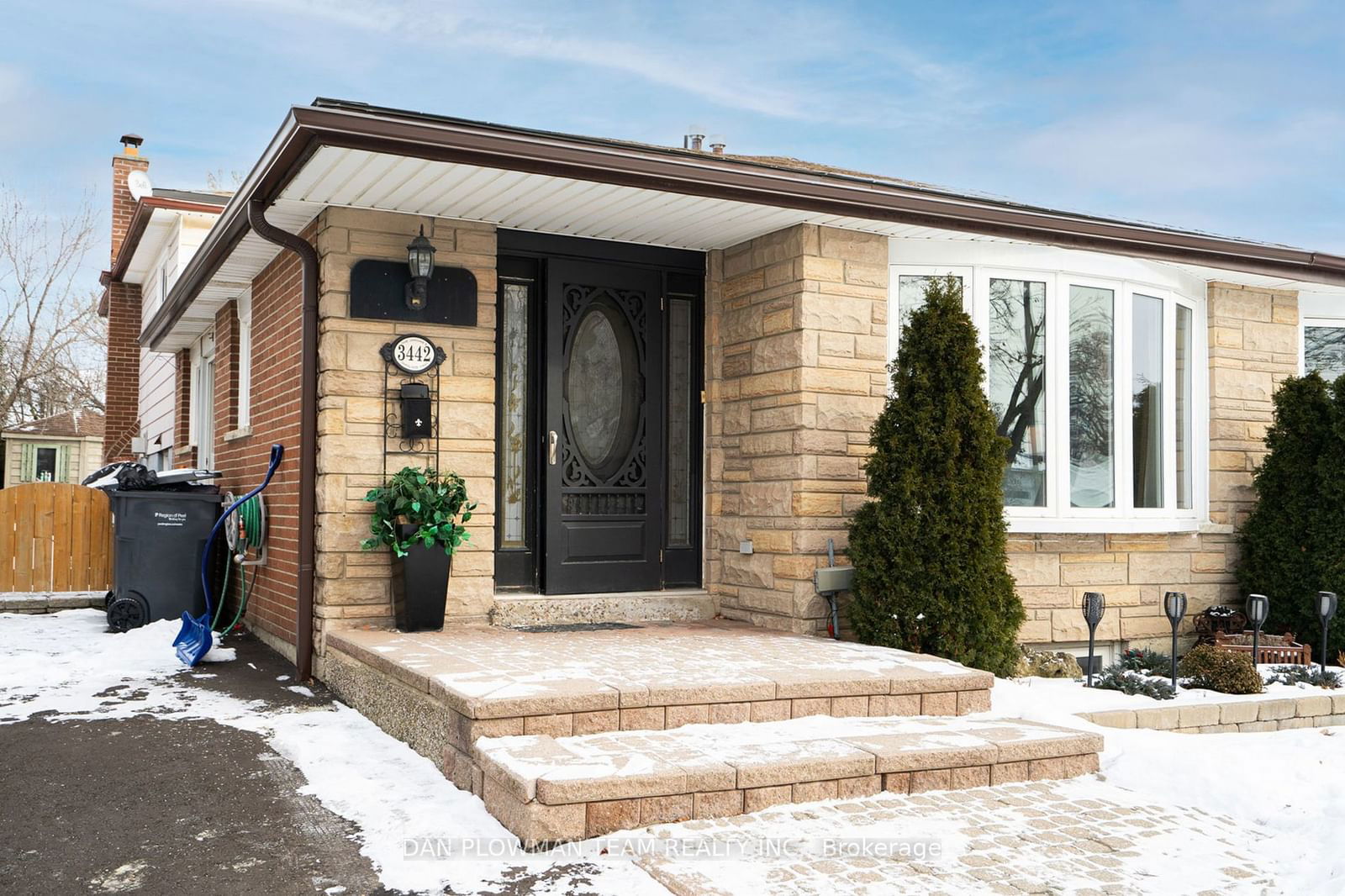 Semi-Detached House for sale at 3442 Oakglade Crescent, Mississauga, Erindale, L5C 1X5 - MLS: W11937391