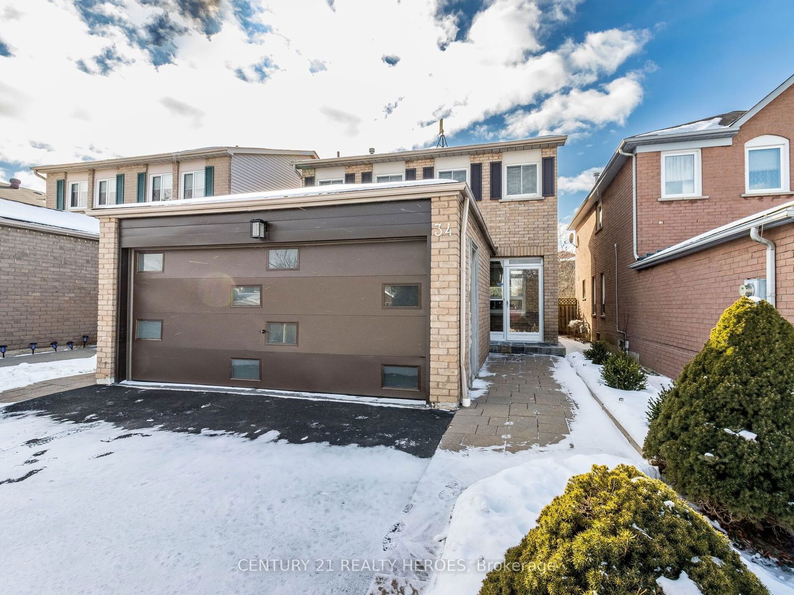 Detached House for sale at 34 Niagara Place, Brampton, Westgate, L6S 4Y9 - MLS: W11937427