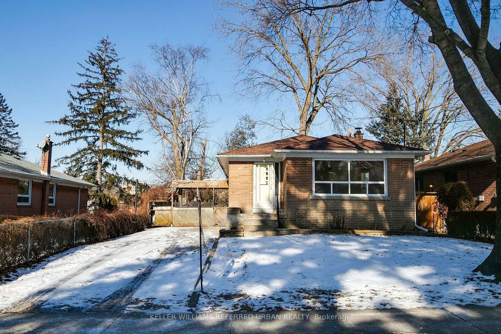 Detached House for sale at 28 Cloverhill Road, Toronto, Stonegate-Queensway, M8Y 1T3 - MLS: W11937449