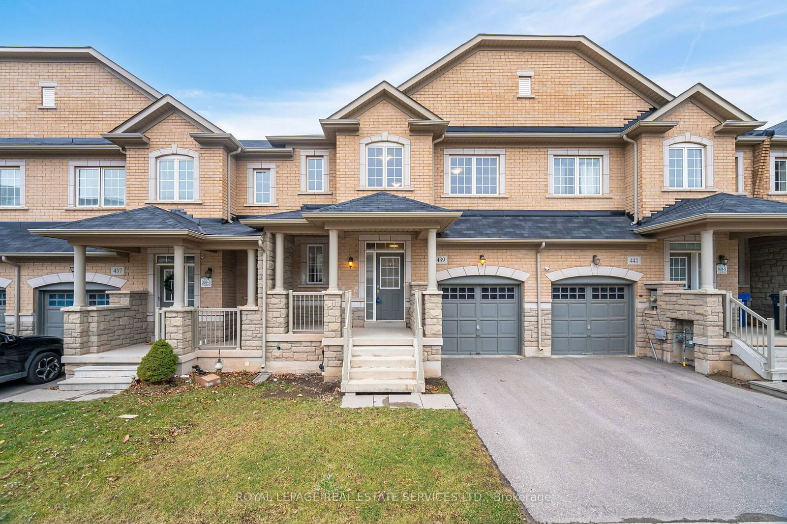 Townhouse leased at 439 Silver Maple Road, Oakville, Rural Oakville, L6H 0S3 - MLS: W11937474