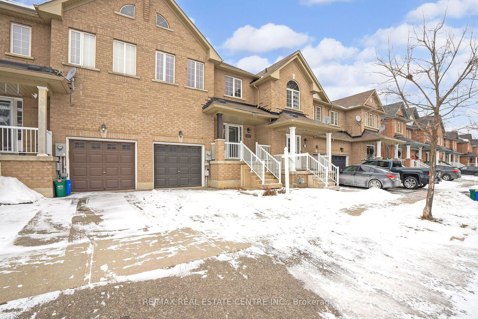 Townhouse for sale at 359 Bussel Crescent, Milton, 1027 - CL Clarke, L9T 0W6 - MLS: W11937876