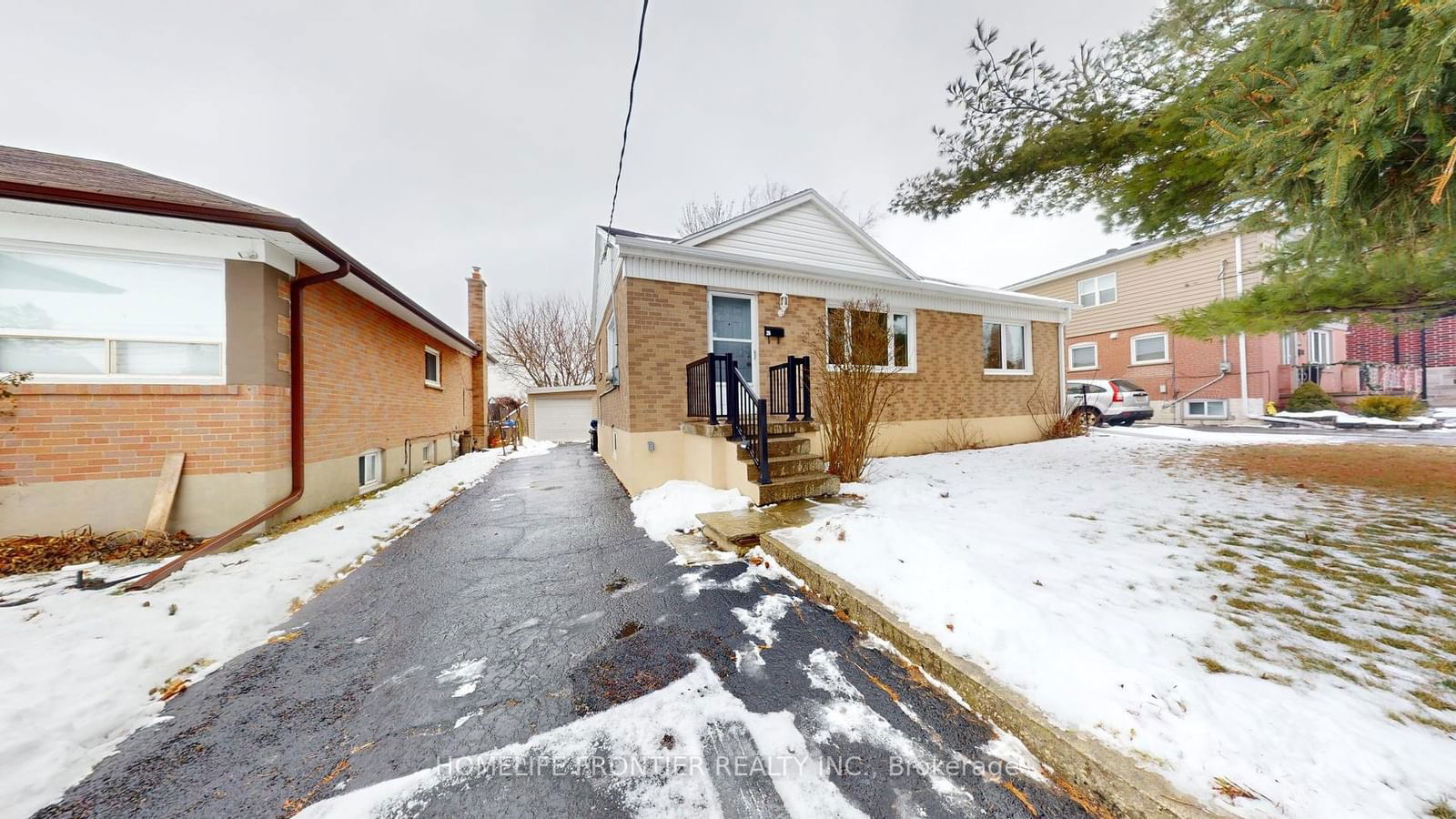 Detached House for lease at 26 Compton Crescent, Toronto, Downsview-Roding-CFB, M3M 2C2 - MLS: W11938033