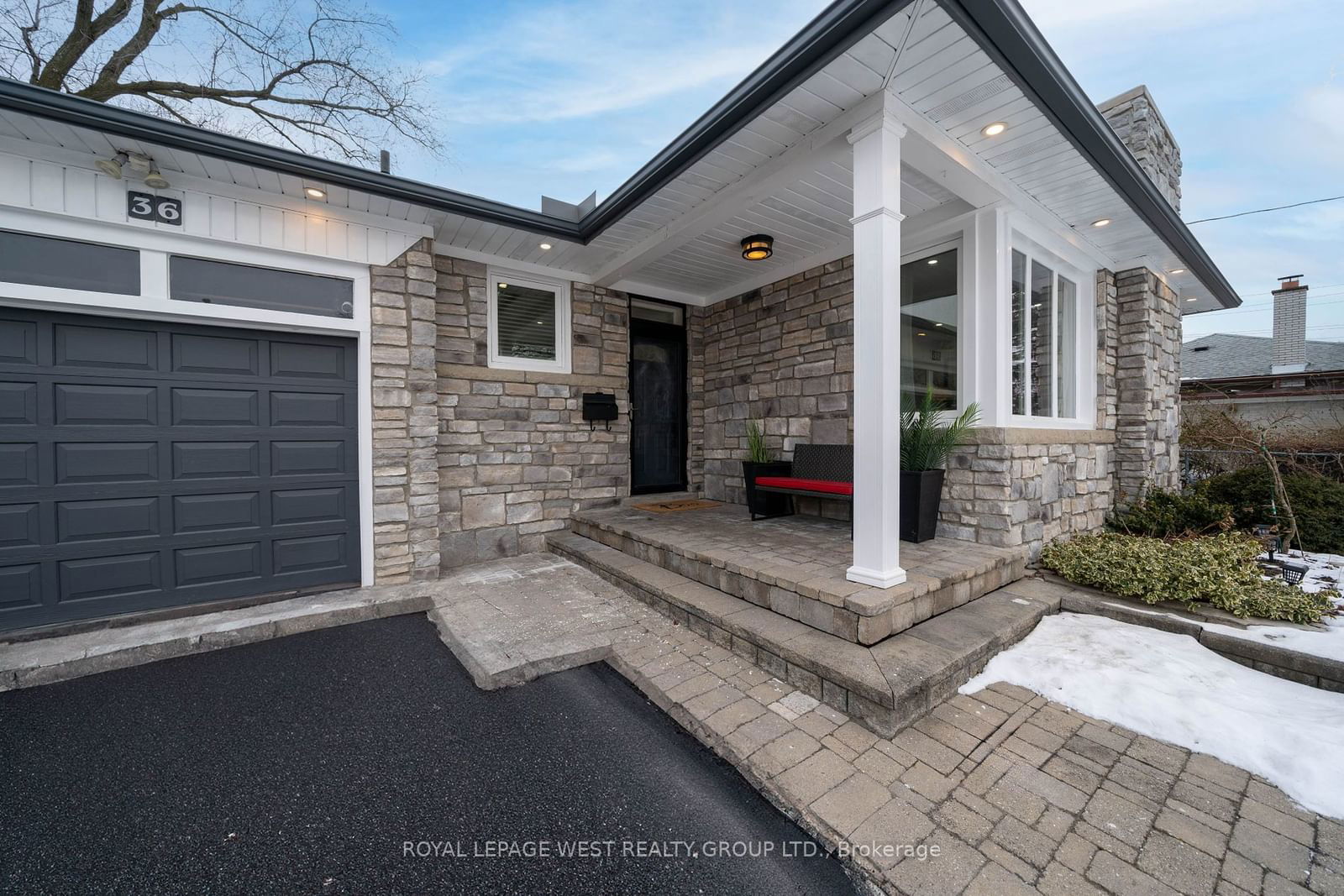 Detached House for sale at 36 Tunbridge Crescent, Toronto, Etobicoke West Mall, M9C 3L6 - MLS: W11938059