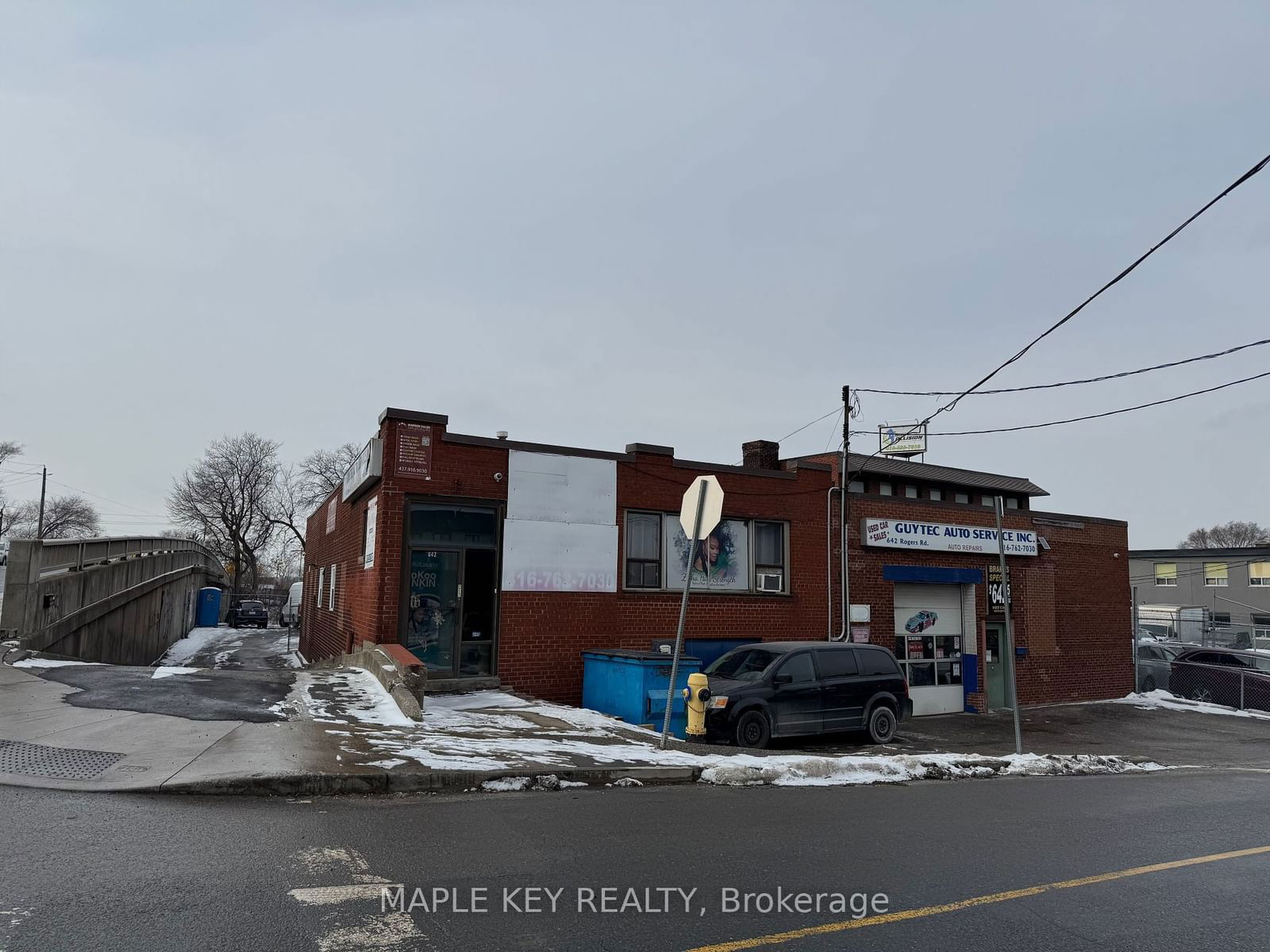 Commercial/Retail for sale at 642 Rogers Road, Toronto, Keelesdale-Eglinton West, M6M 1C1 - MLS: W11938165