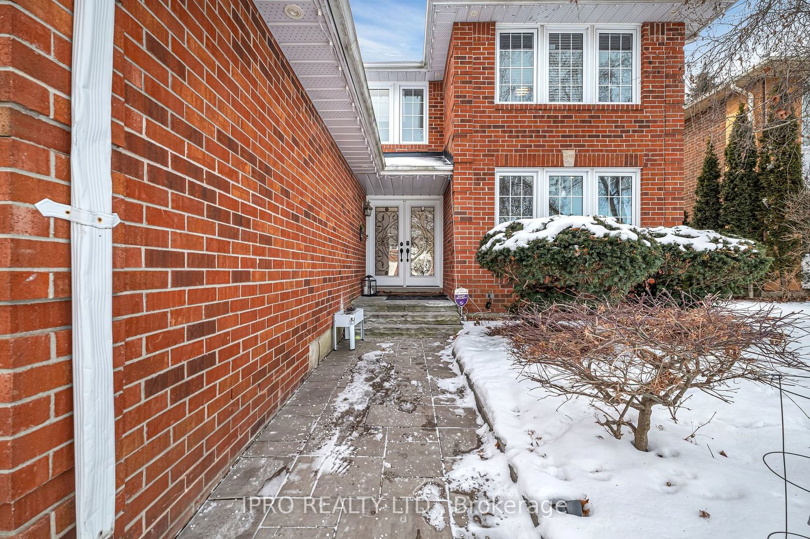 Detached House for sale at 66 Barr Crescent, Brampton, Heart Lake East, L6Z 3E2 - MLS: W11938182