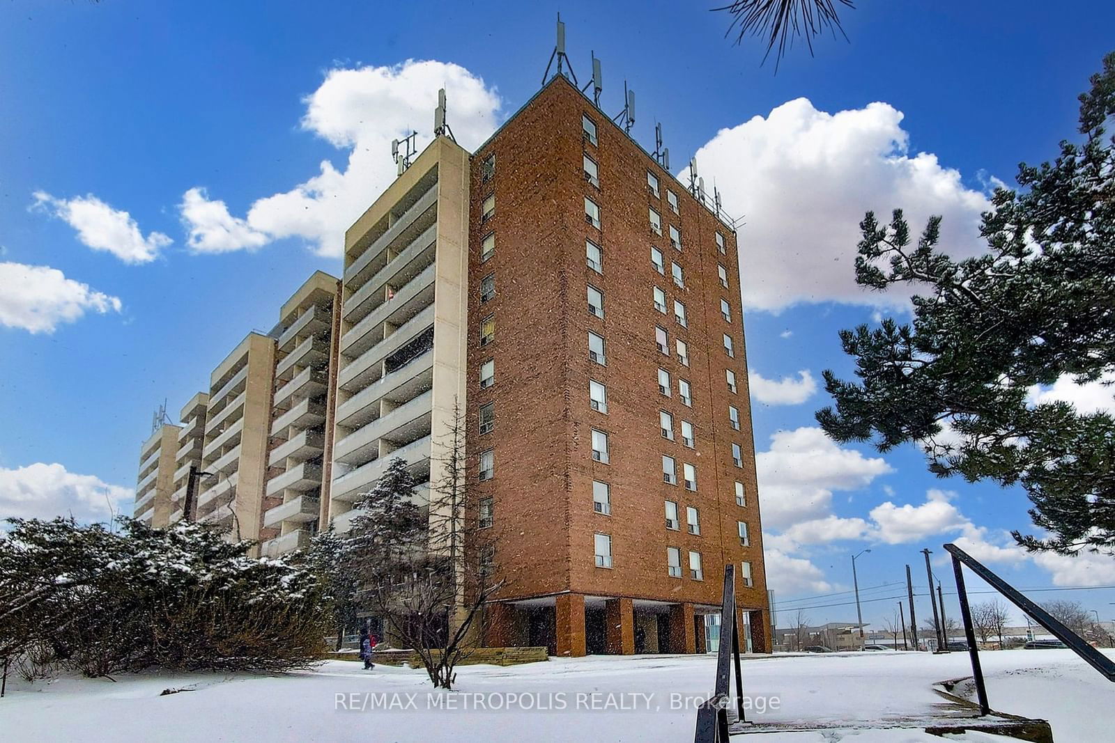 Condo for sale at 1111-1 Four Winds Drive, Toronto, York University Heights, M3J 2T1 - MLS: W11938530