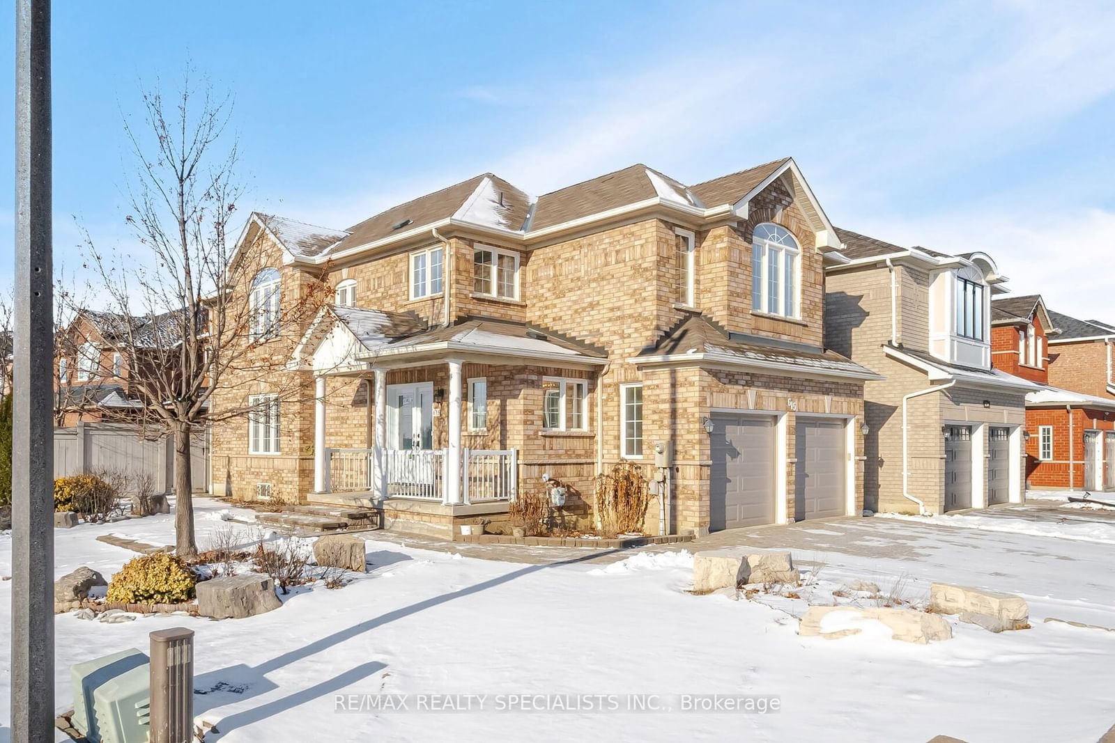 Detached House for sale at 615 Garden Walk, Mississauga, Meadowvale Village, L5W 1V9 - MLS: W11938691