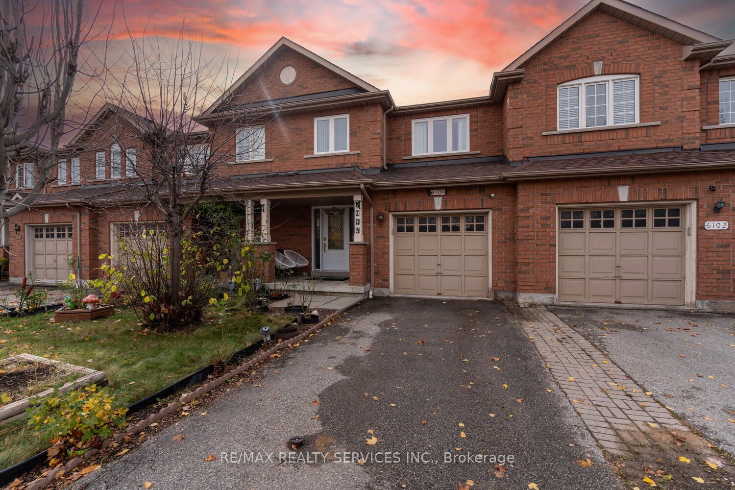 Townhouse for sale at 6104 ROWERS Crescent, Mississauga, East Credit, L5V 3A2 - MLS: W11938807