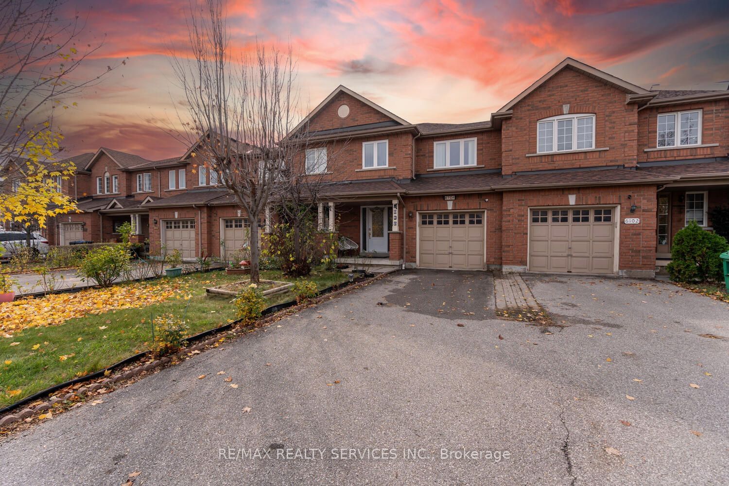 Townhouse for sale at 6104 ROWERS Crescent, Mississauga, East Credit, L5V 3A2 - MLS: W11938807