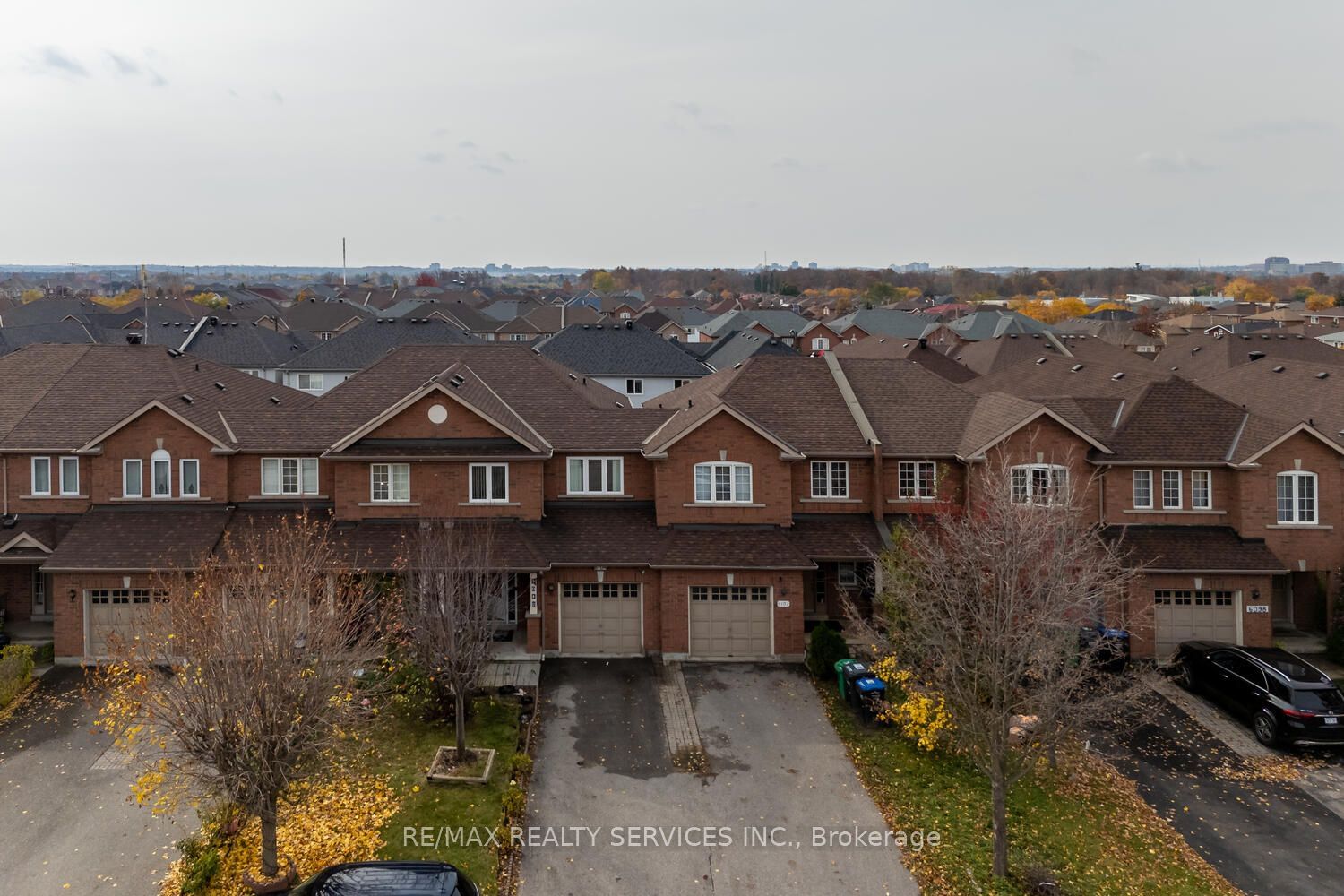 Townhouse for sale at 6104 ROWERS Crescent, Mississauga, East Credit, L5V 3A2 - MLS: W11938807