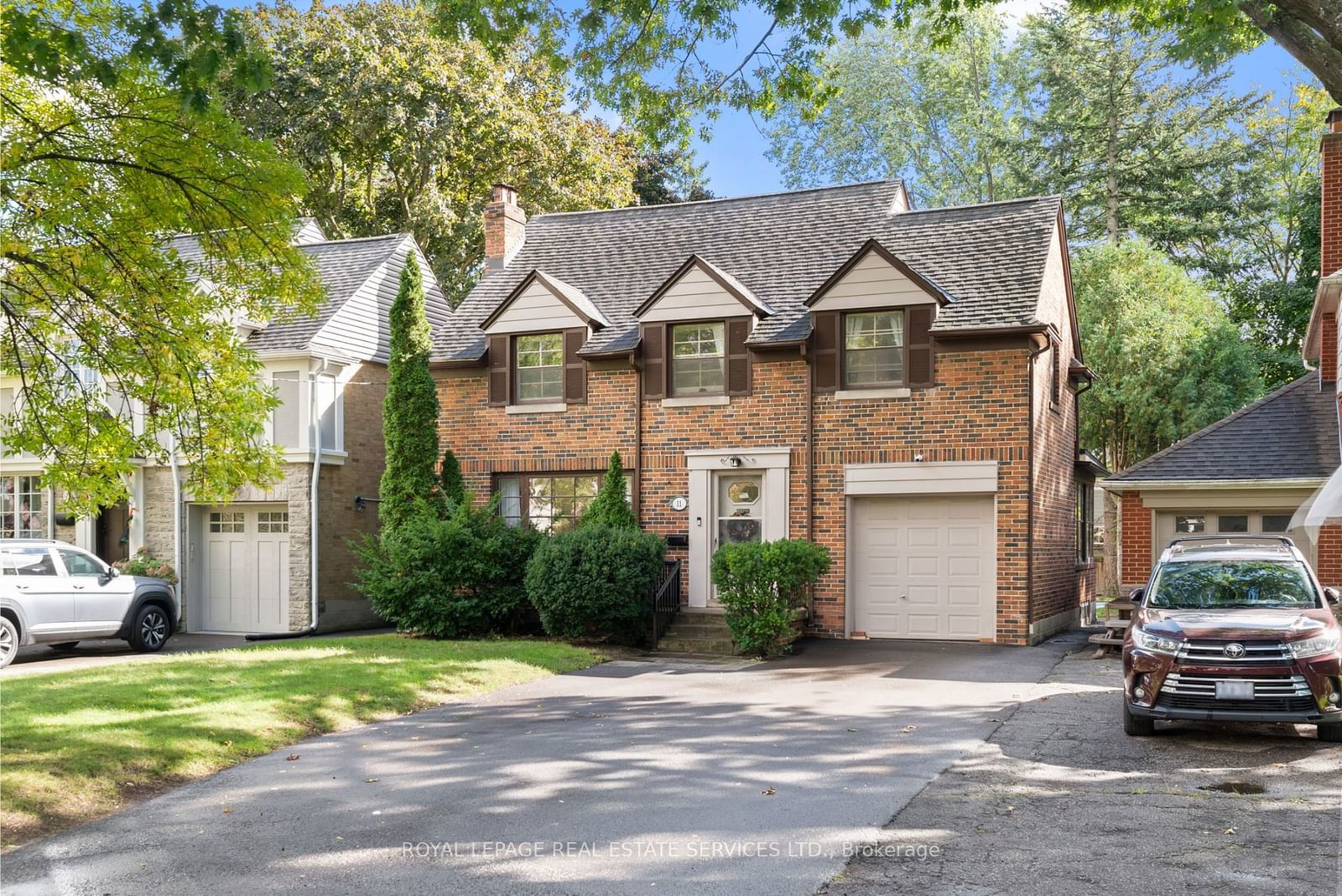 Detached House leased at 11 Ashton Manr, Toronto, Stonegate-Queensway, M8Y 2N6 - MLS: W11938867